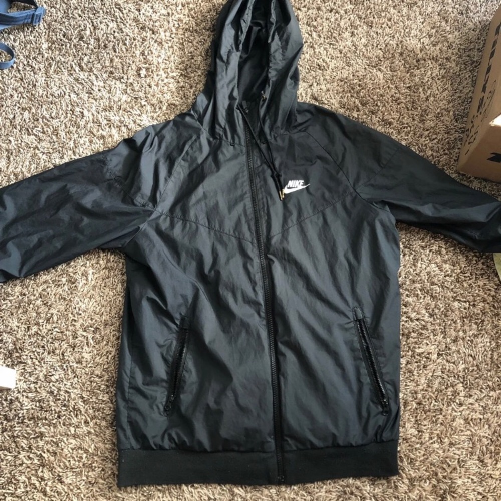 Black nike windbreaker